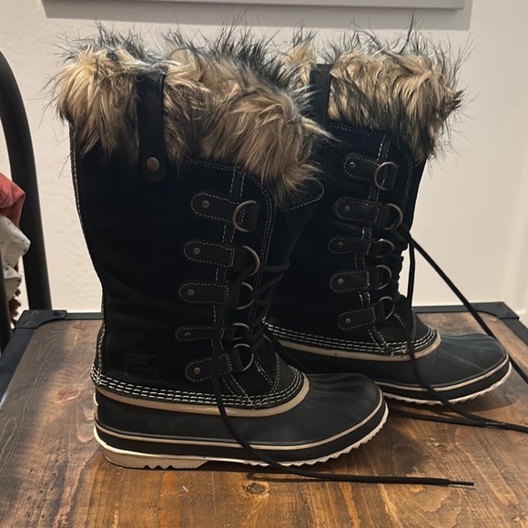 Sorel Shoes - Sorel Black Fur-Lined Boots
